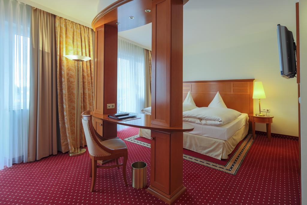 פירמאסנס Hotel-Restaurant Kunz מראה חיצוני תמונה