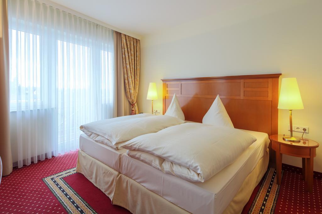 פירמאסנס Hotel-Restaurant Kunz מראה חיצוני תמונה