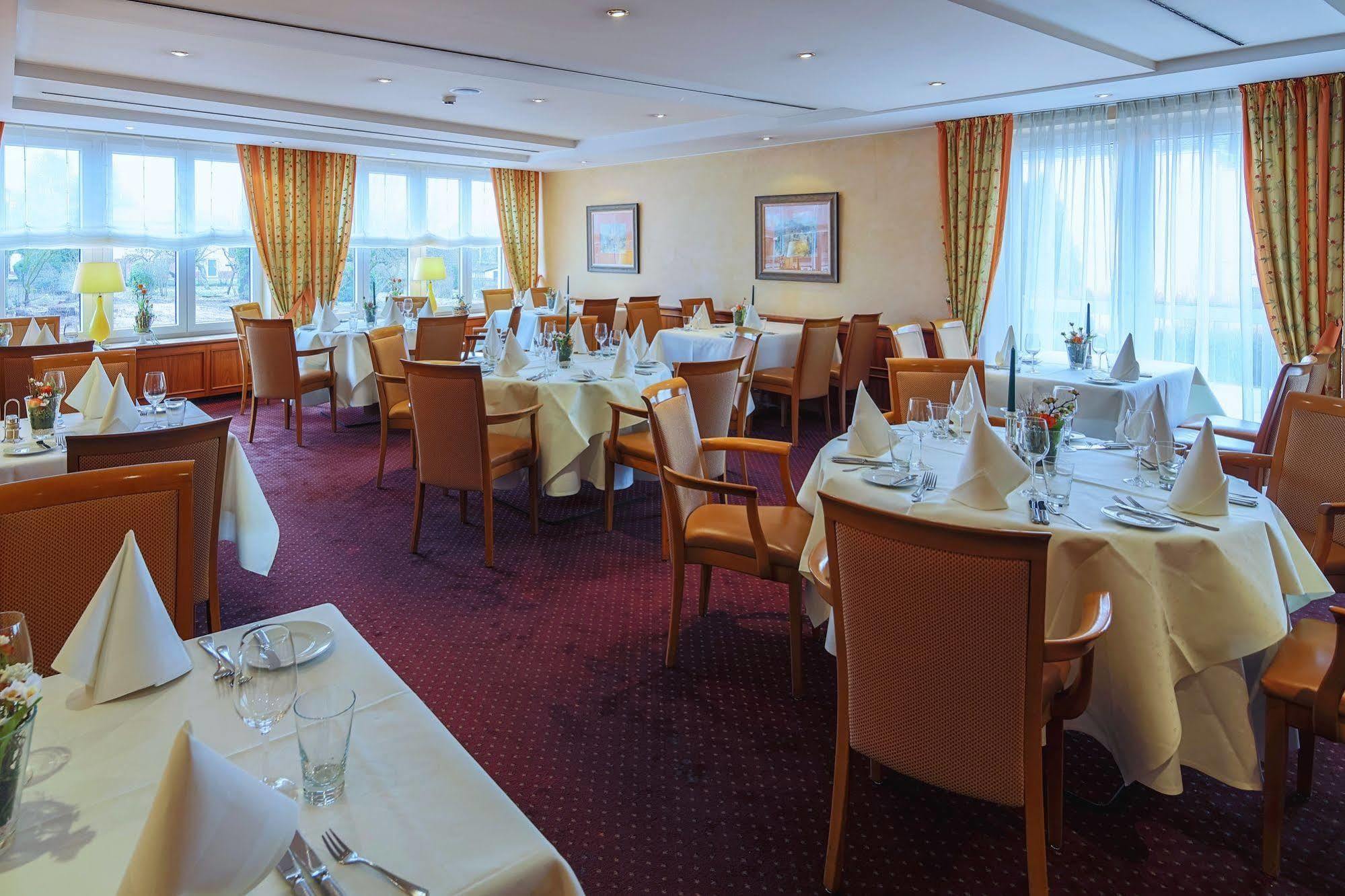 פירמאסנס Hotel-Restaurant Kunz מראה חיצוני תמונה