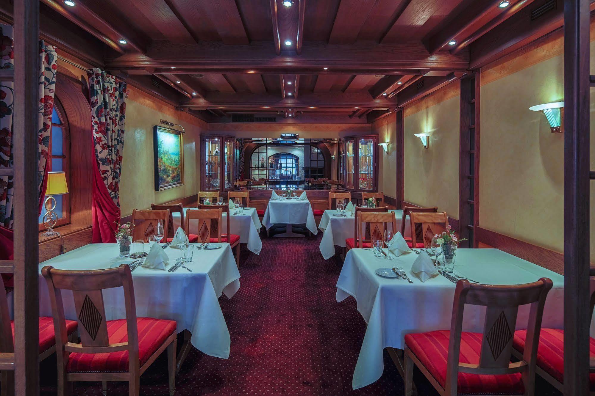 פירמאסנס Hotel-Restaurant Kunz מראה חיצוני תמונה