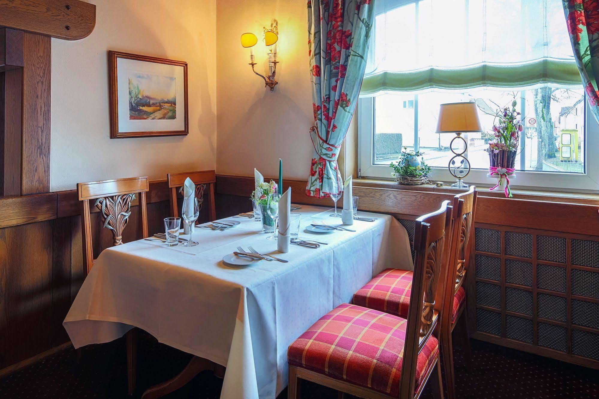 פירמאסנס Hotel-Restaurant Kunz מראה חיצוני תמונה