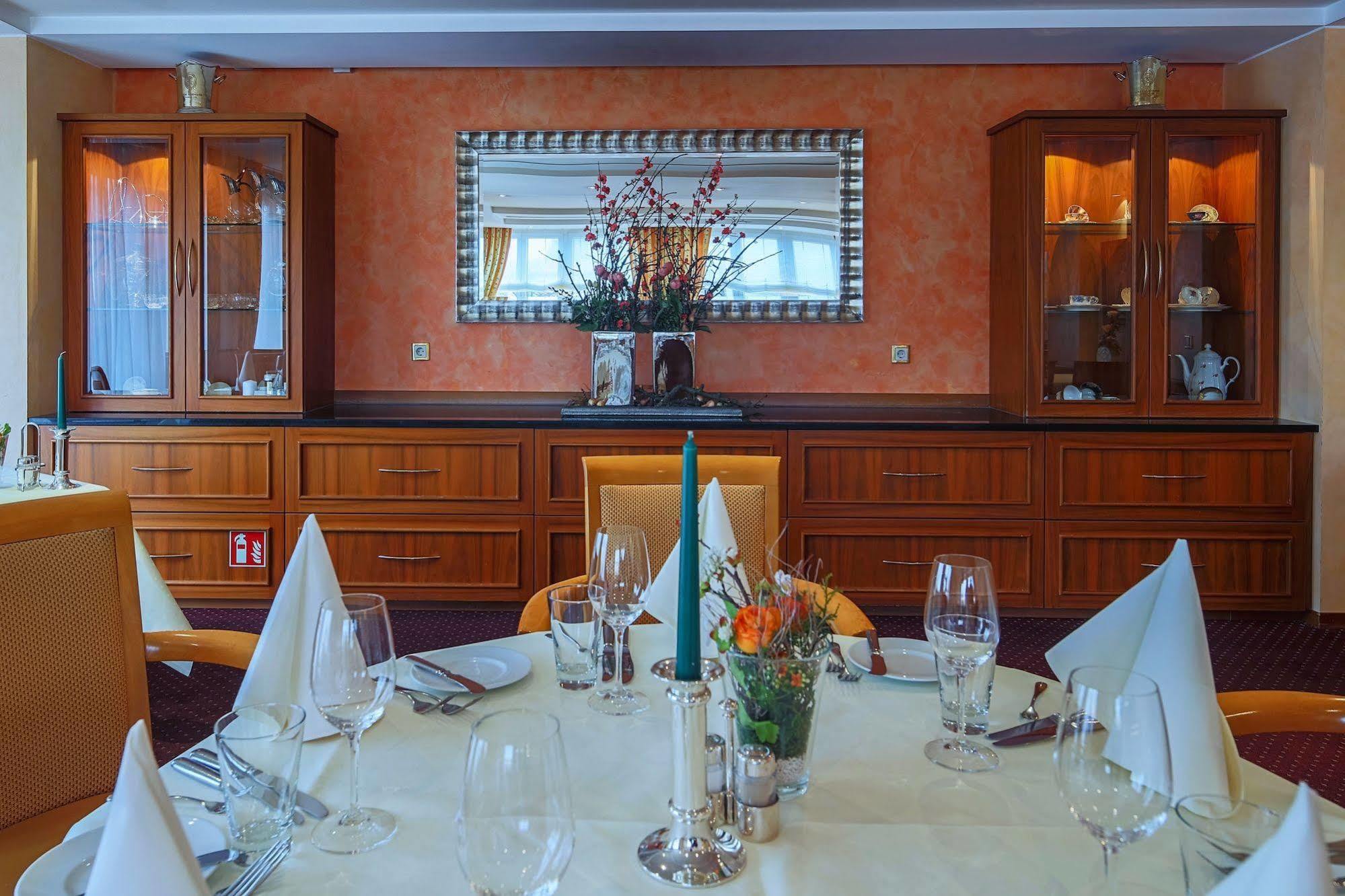 פירמאסנס Hotel-Restaurant Kunz מראה חיצוני תמונה