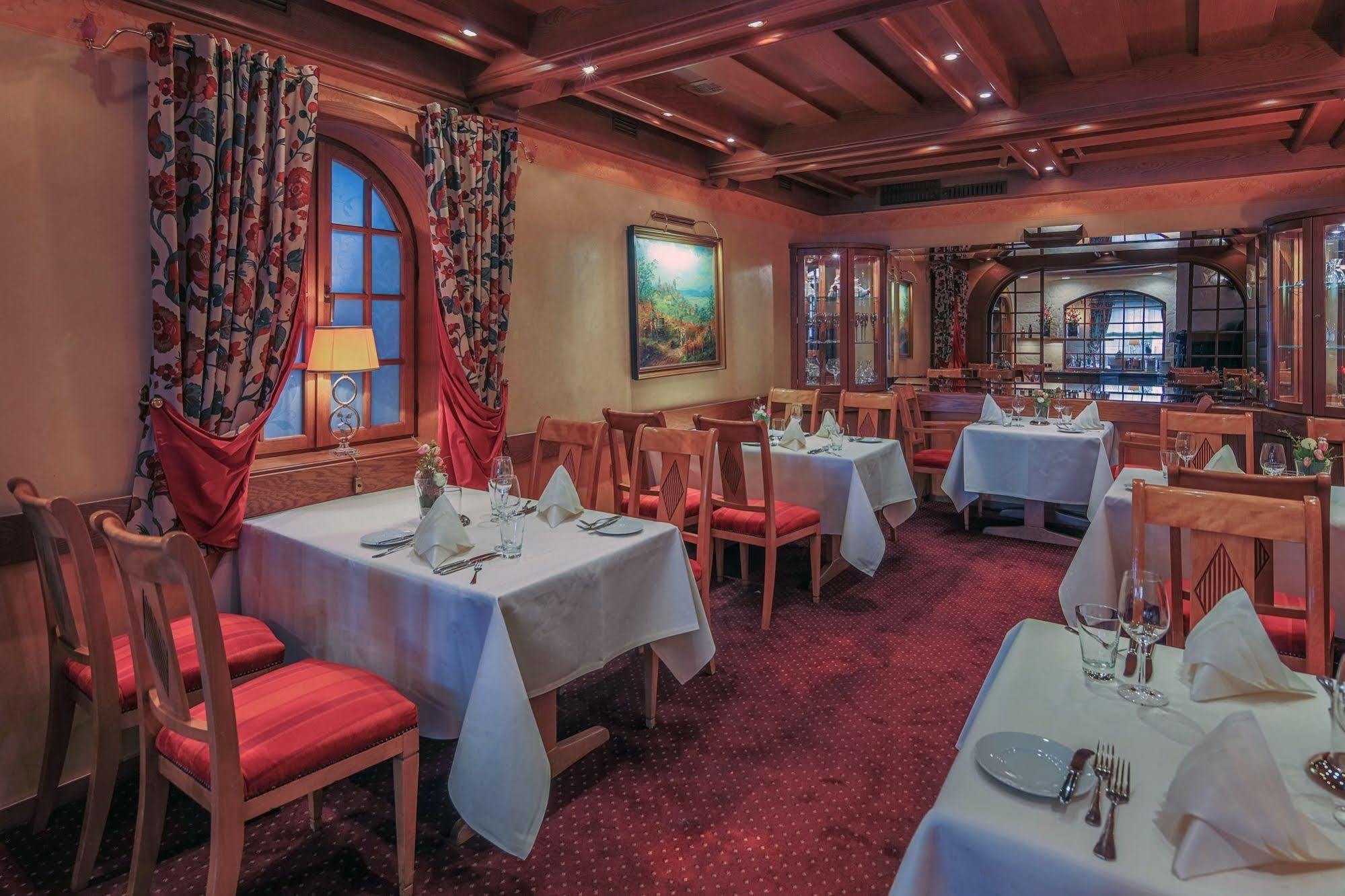 פירמאסנס Hotel-Restaurant Kunz מראה חיצוני תמונה