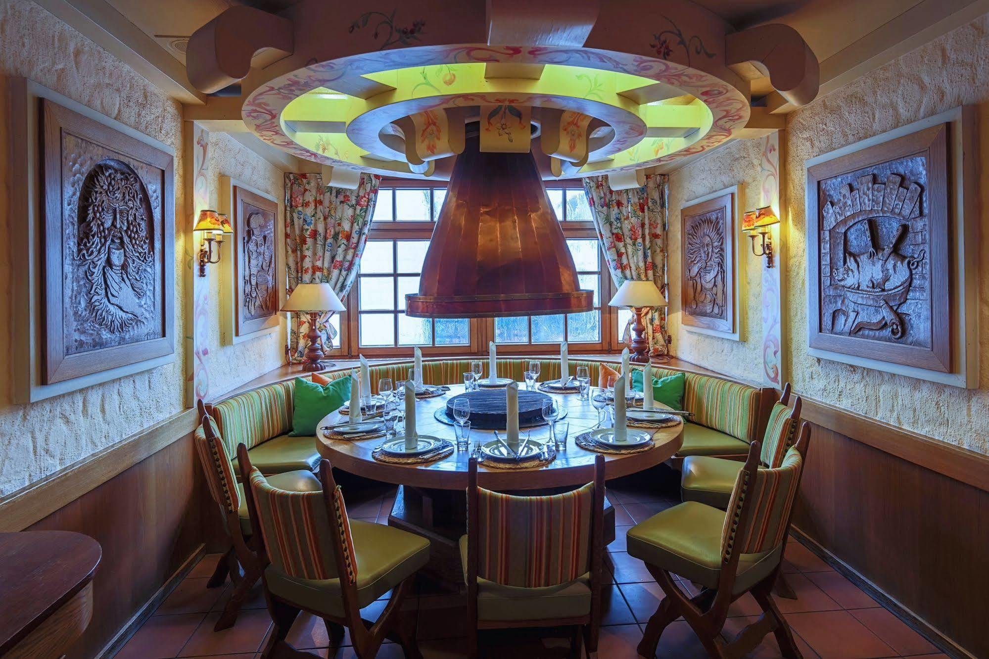 פירמאסנס Hotel-Restaurant Kunz מראה חיצוני תמונה