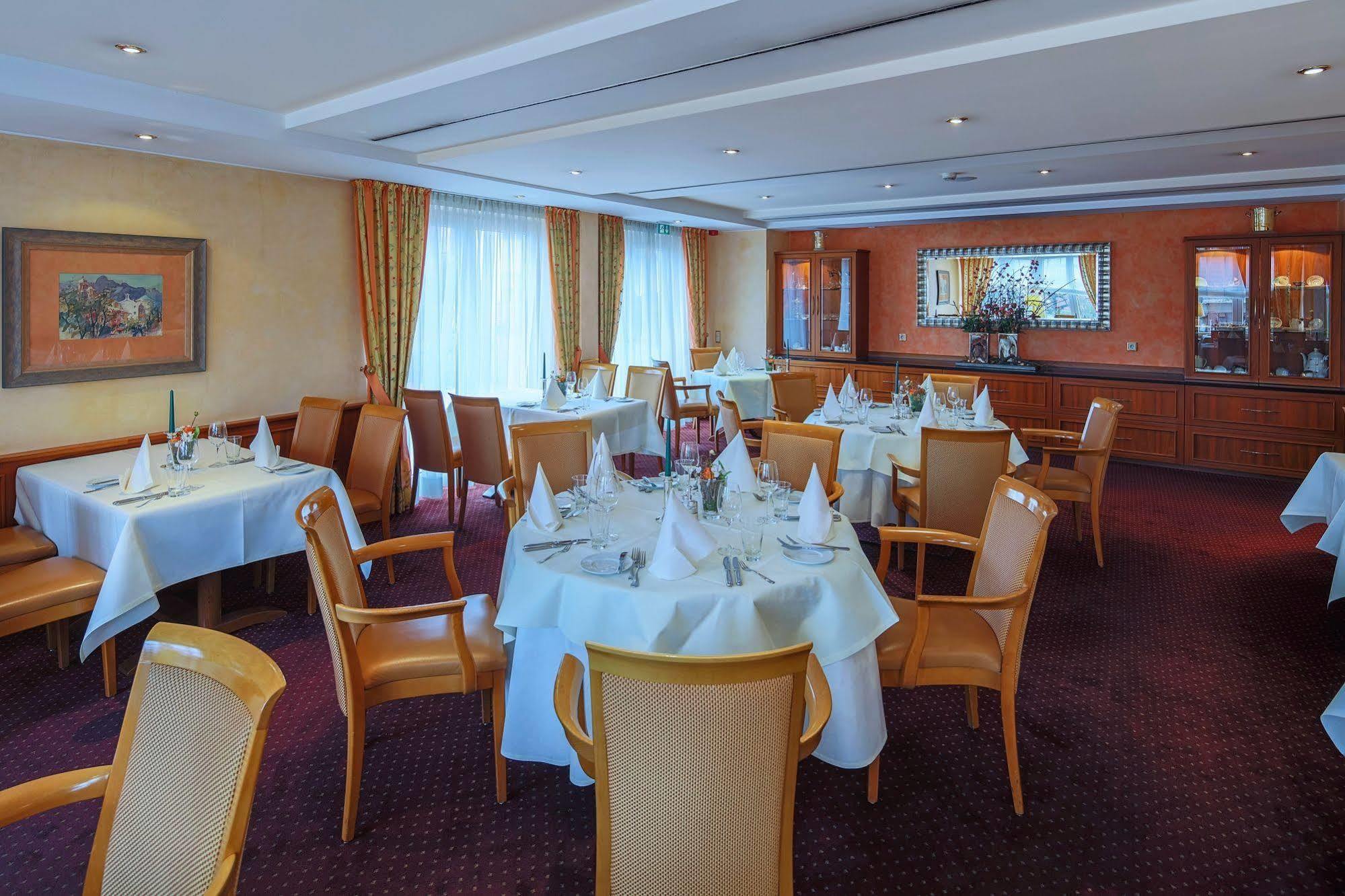 פירמאסנס Hotel-Restaurant Kunz מראה חיצוני תמונה