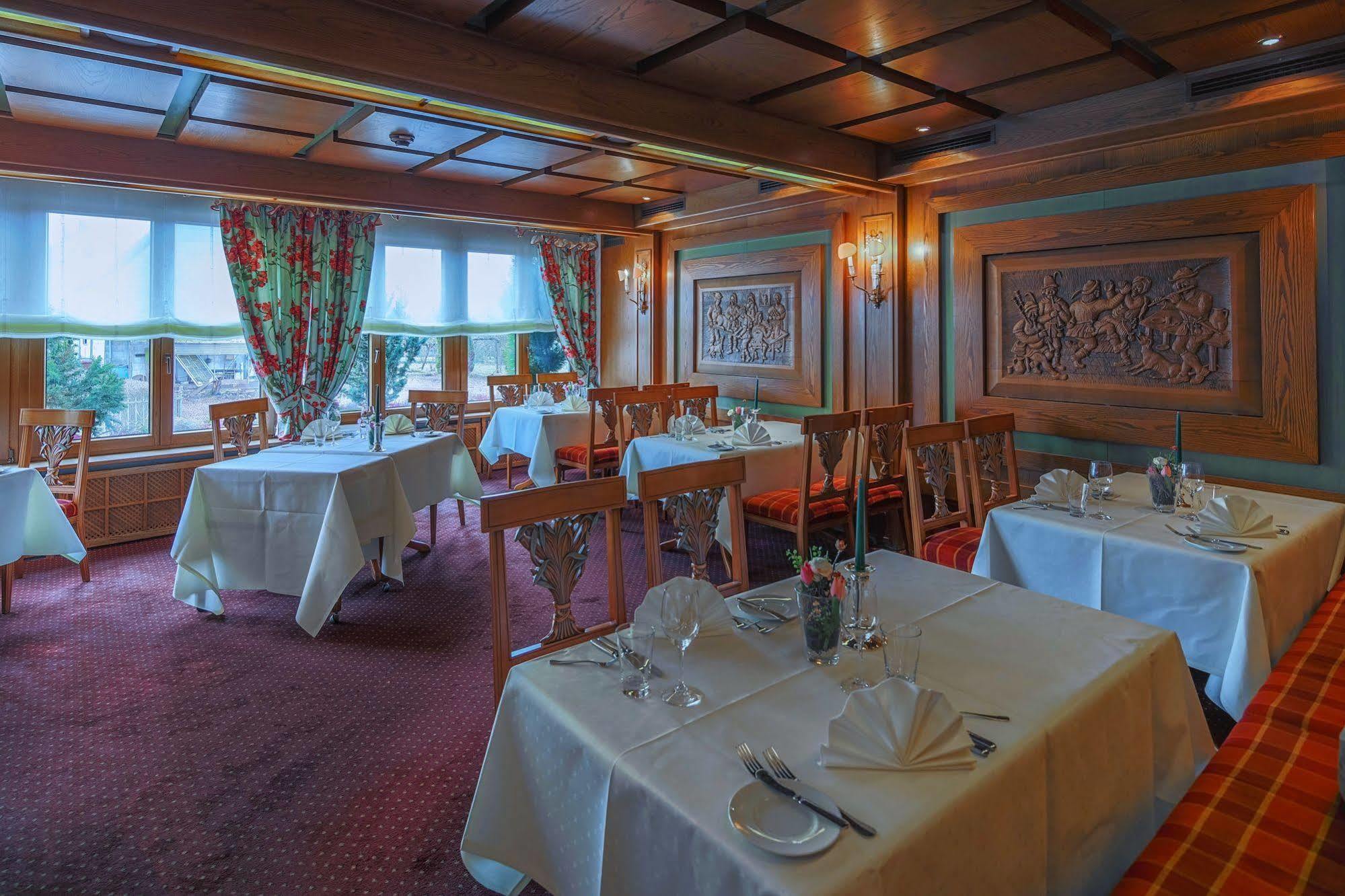 פירמאסנס Hotel-Restaurant Kunz מראה חיצוני תמונה