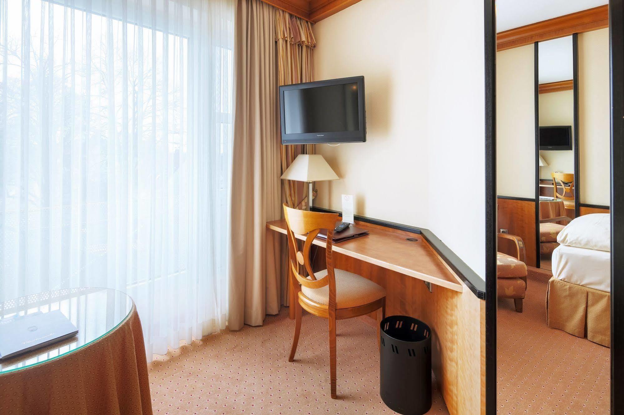 פירמאסנס Hotel-Restaurant Kunz מראה חיצוני תמונה