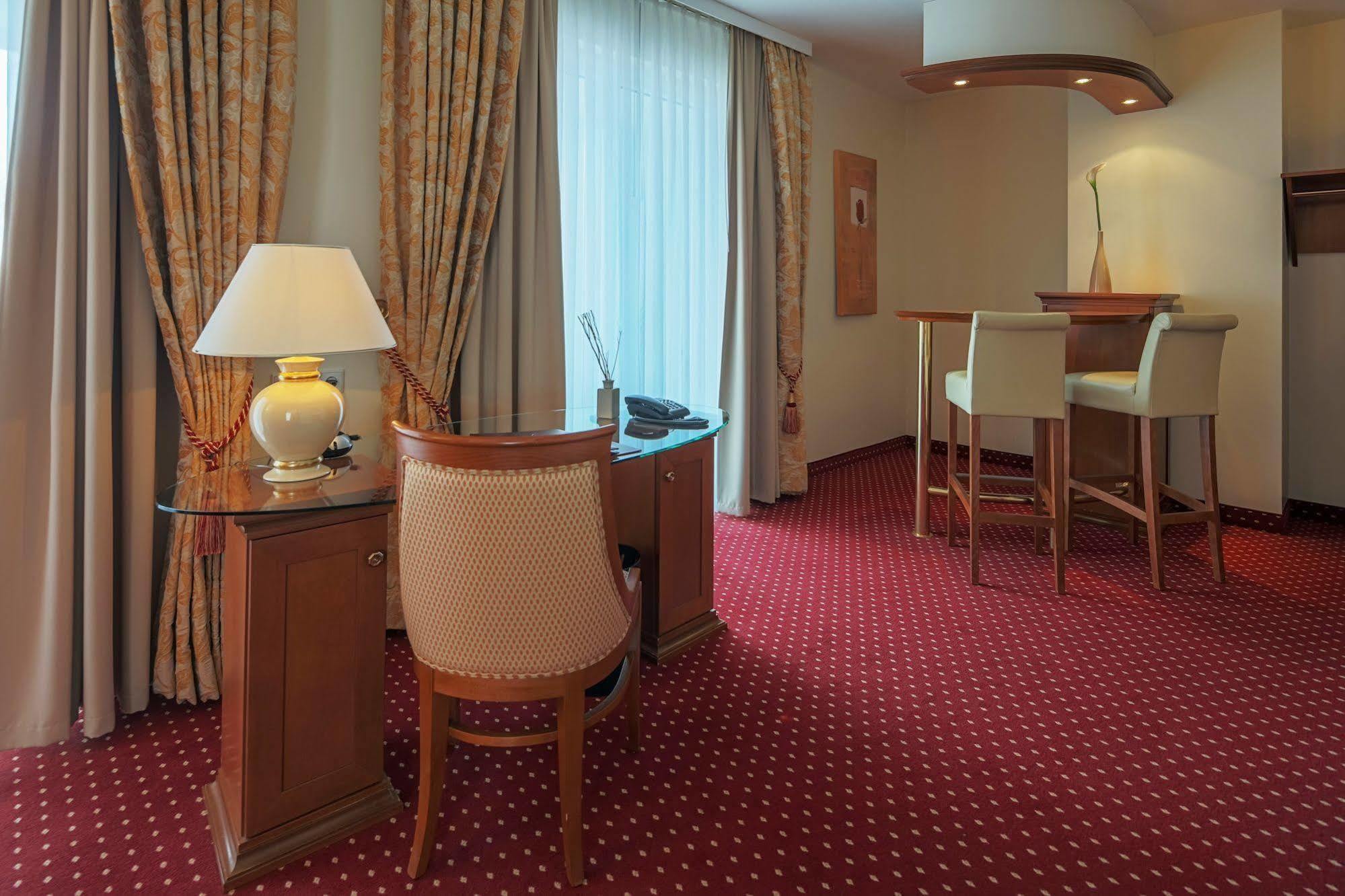 פירמאסנס Hotel-Restaurant Kunz מראה חיצוני תמונה