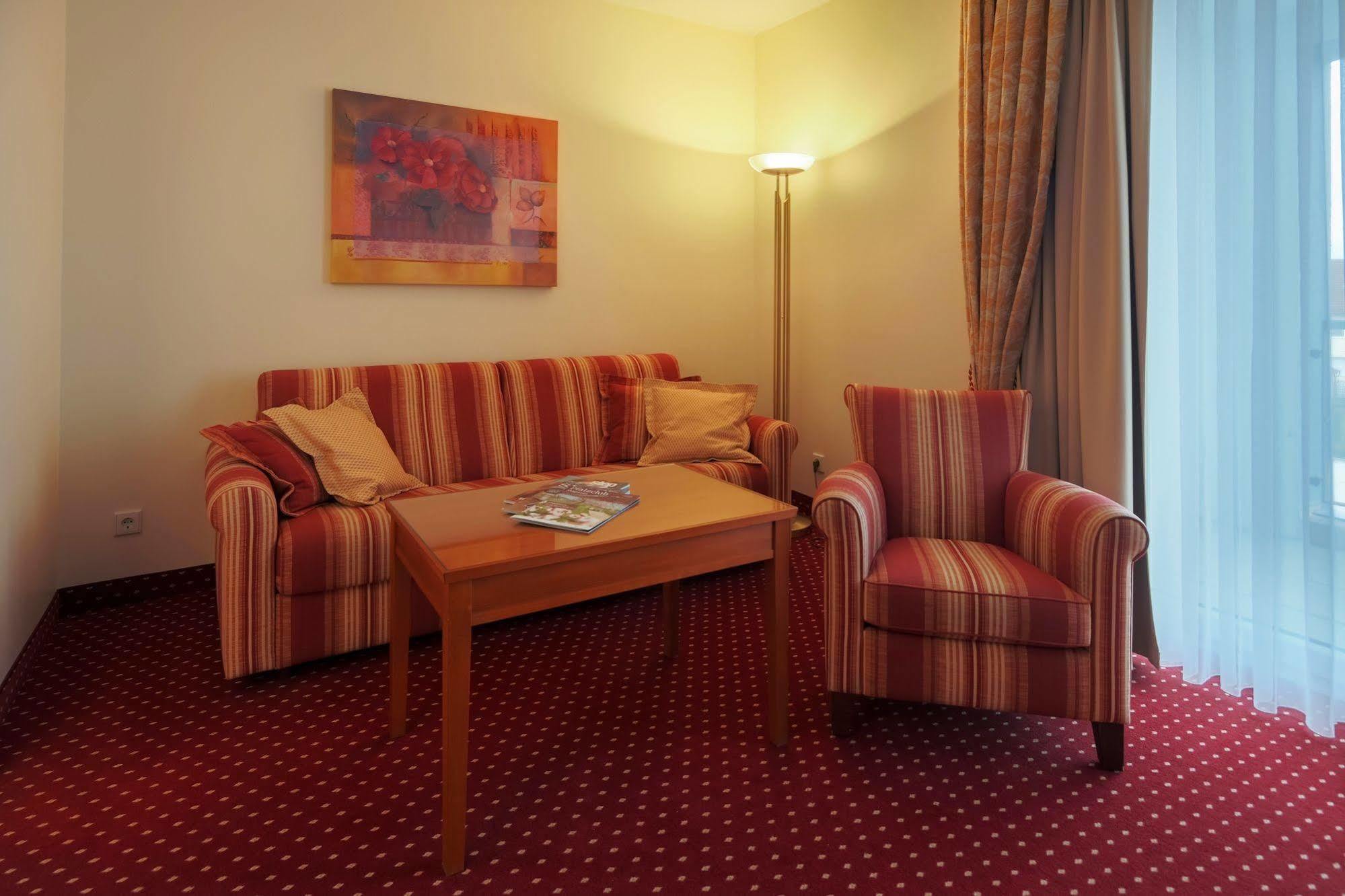 פירמאסנס Hotel-Restaurant Kunz מראה חיצוני תמונה