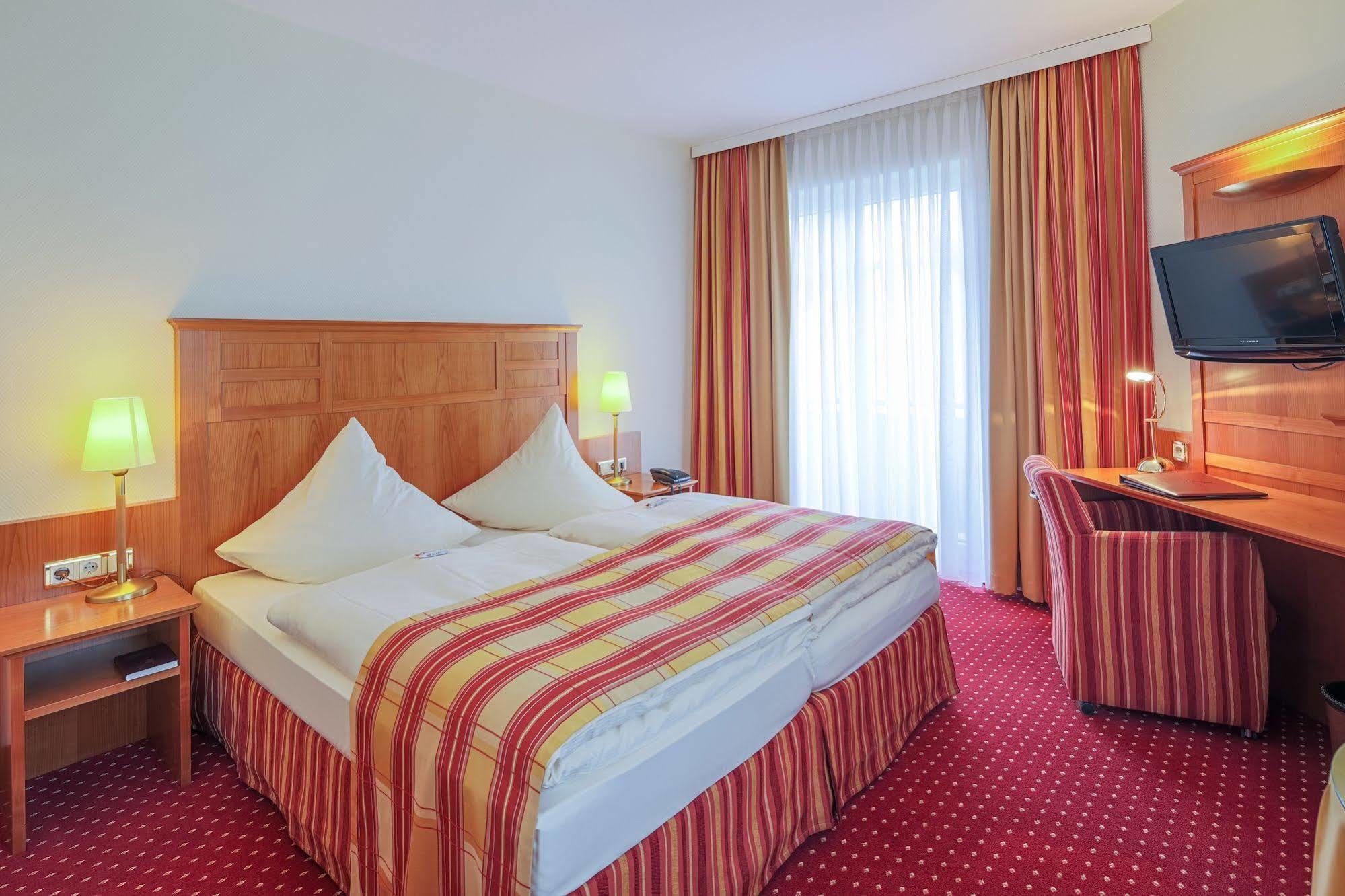 פירמאסנס Hotel-Restaurant Kunz מראה חיצוני תמונה