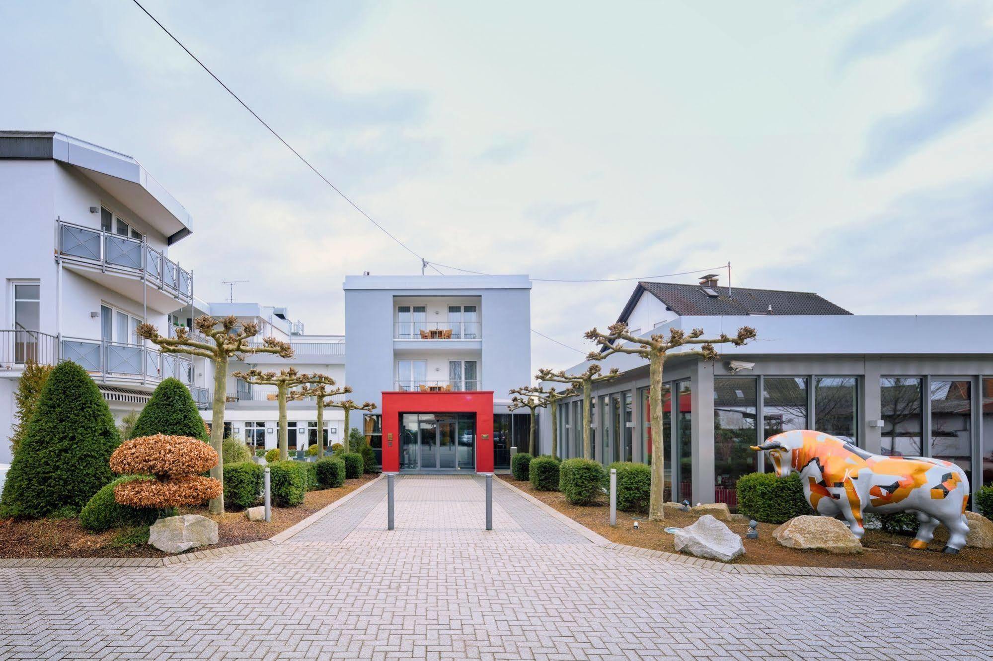 פירמאסנס Hotel-Restaurant Kunz מראה חיצוני תמונה